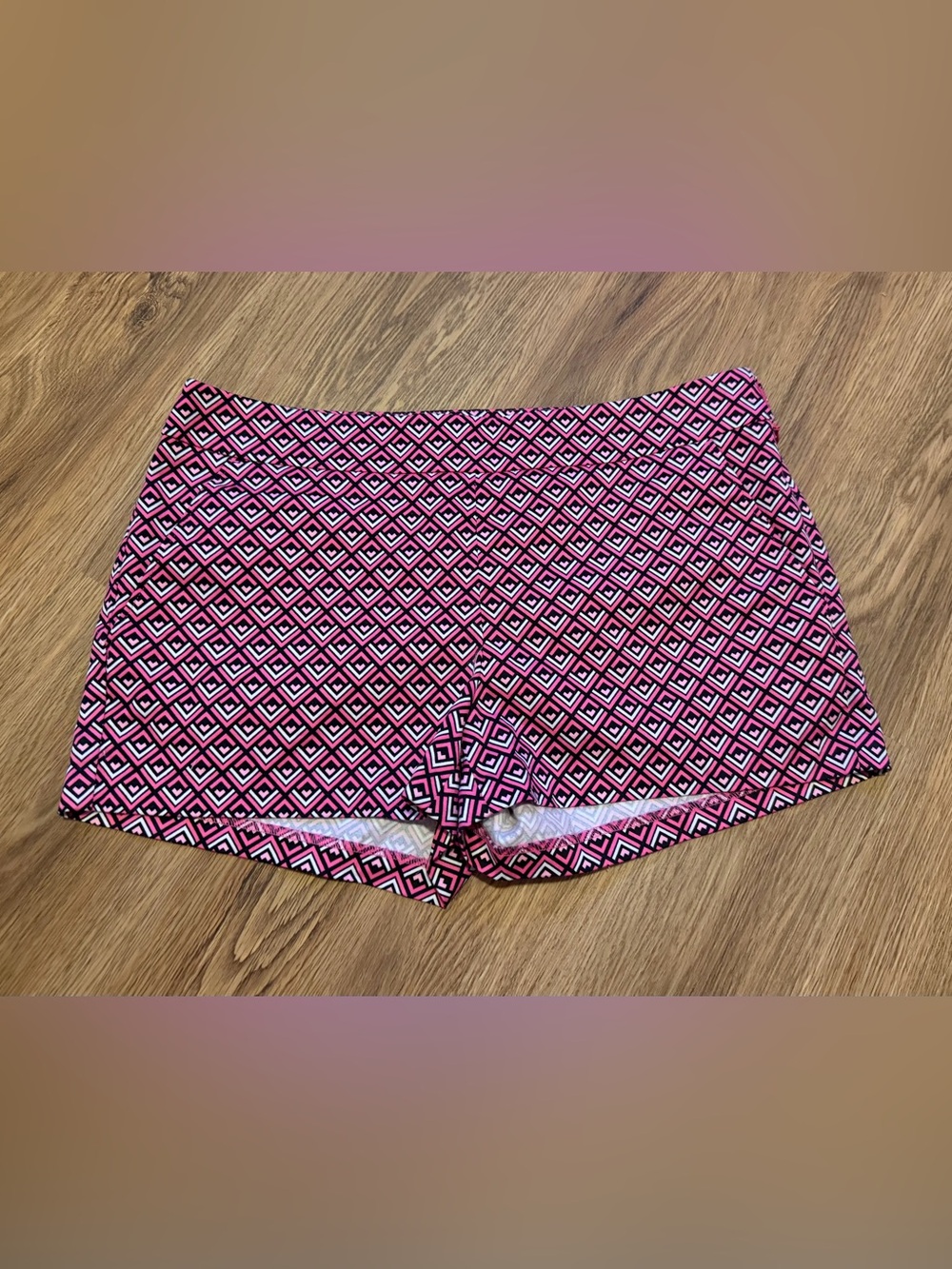 Express Pink Black White Shorts Size 4   (0276)